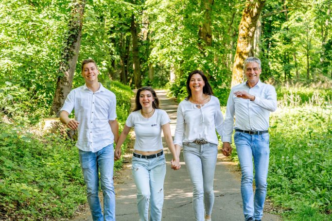 Familie, voller Freude